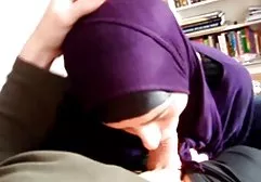 الشباب مع ربطة عنق للعب افلام سكس امهات عرب من الصعب أن تأخذ