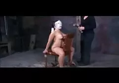 هنا امرأة مع قناع يلعب سكس ام وابنها عربي الصدر