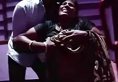 جوثام رجل امهات مترجم عربى يجلس